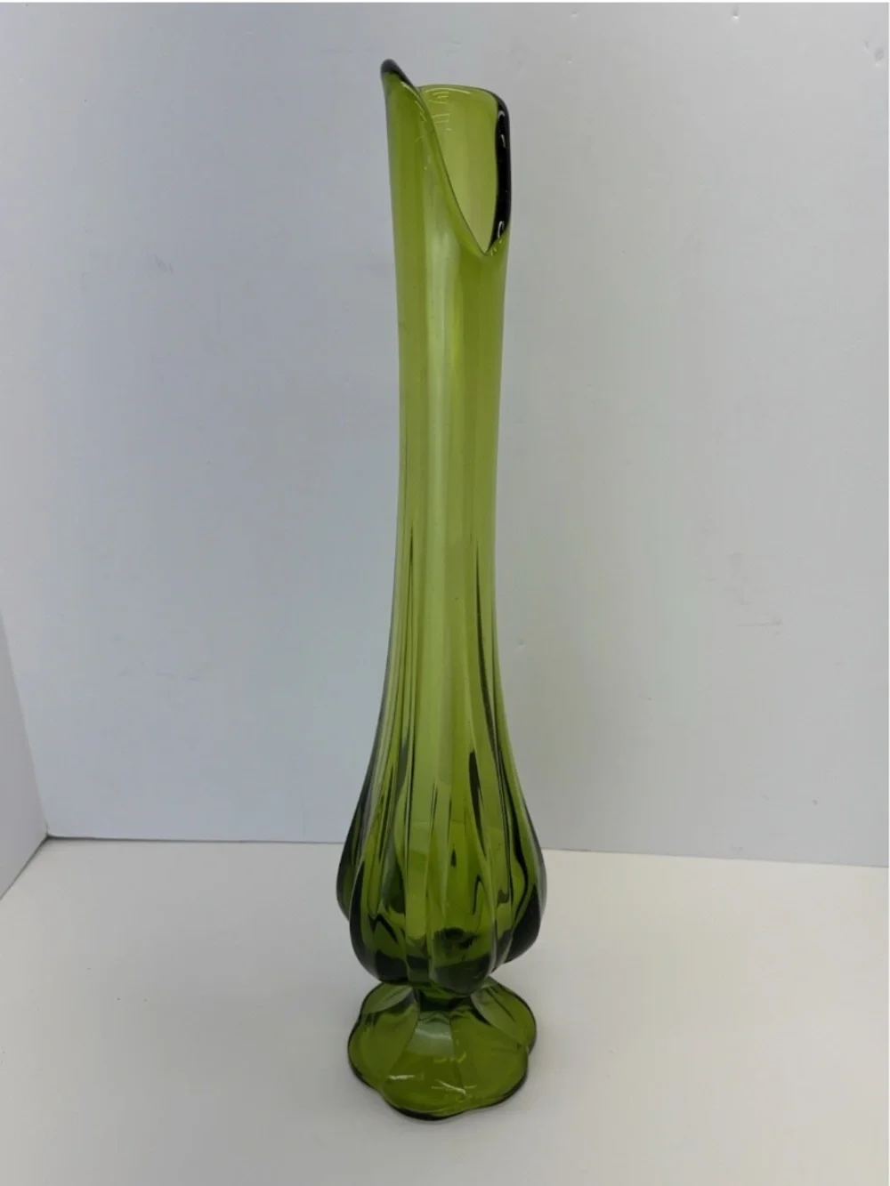 Vintage 19” Avocado Green Swung Vase Footed Flower Base MCM Viking LE Smith